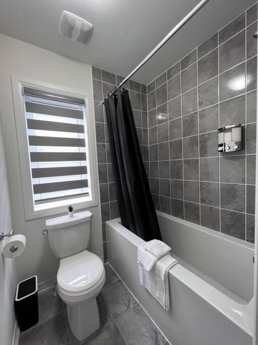 Brand New 4 Bedroom Villa By Hamilton Airport! Exterior foto
