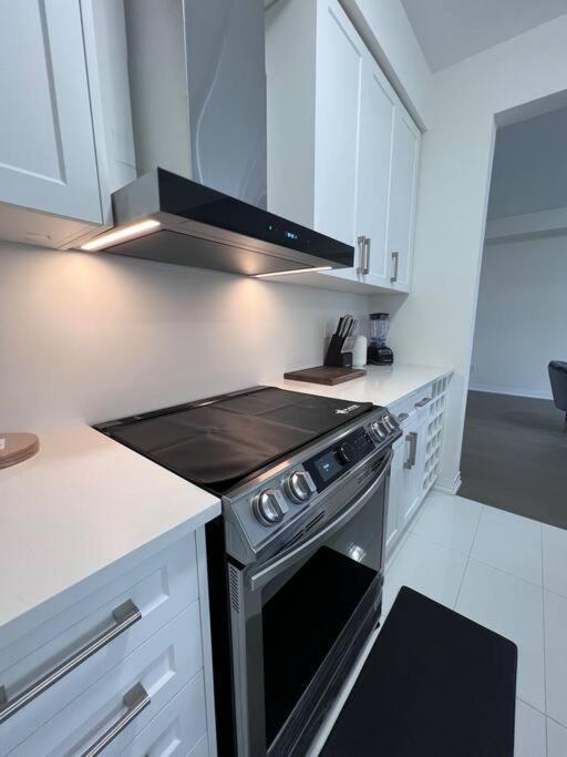Brand New 4 Bedroom Villa By Hamilton Airport! Exterior foto