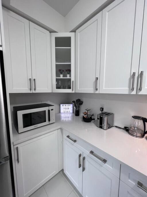 Brand New 4 Bedroom Villa By Hamilton Airport! Exterior foto