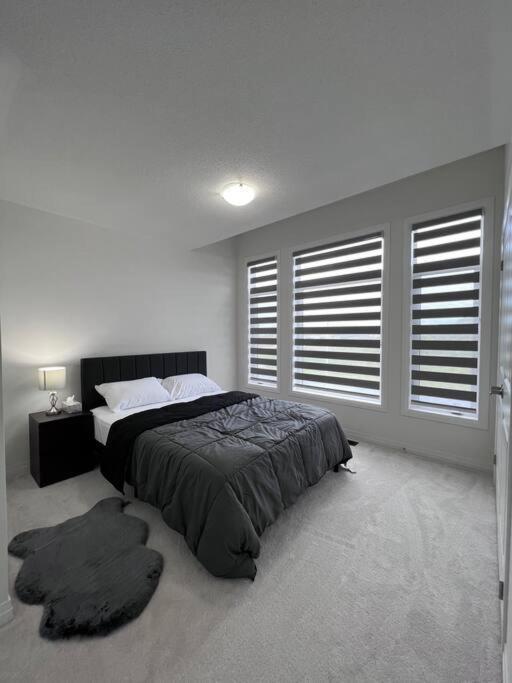 Brand New 4 Bedroom Villa By Hamilton Airport! Exterior foto