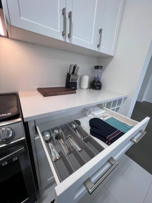Brand New 4 Bedroom Villa By Hamilton Airport! Exterior foto