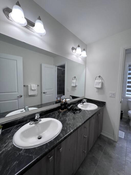 Brand New 4 Bedroom Villa By Hamilton Airport! Exterior foto
