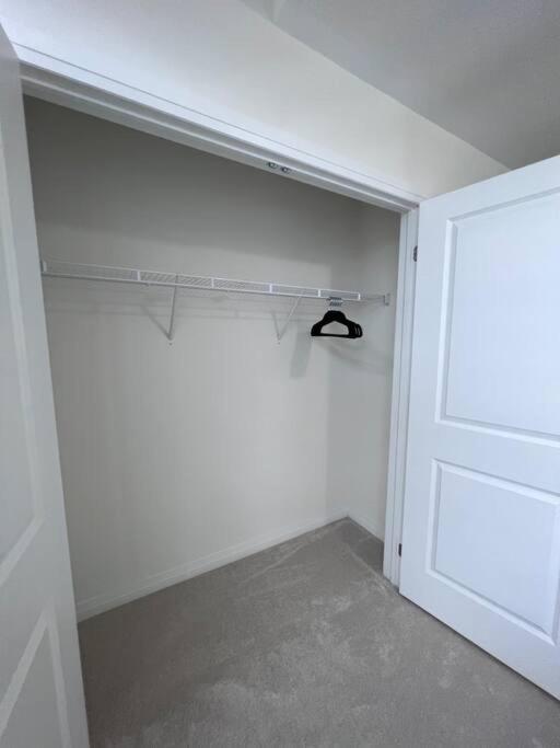 Brand New 4 Bedroom Villa By Hamilton Airport! Exterior foto